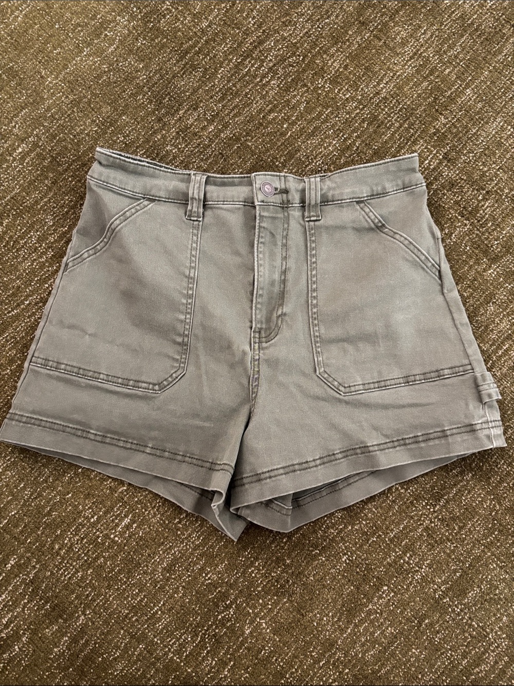 Women’s High-Rise Utility Shorts - army green